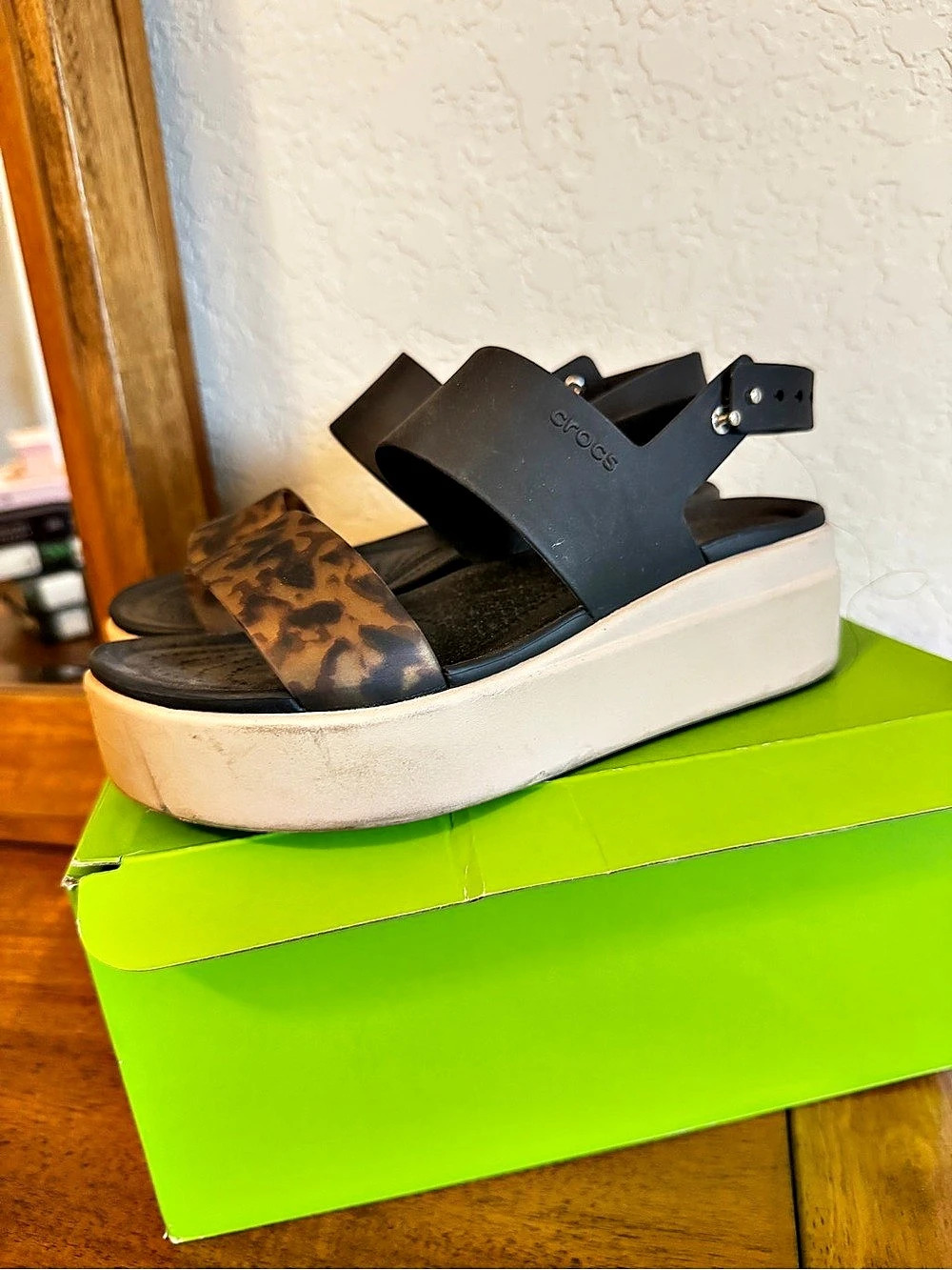 Crocs Brooklyn Low Wedge Sandal Sandals Black & Brown US 6